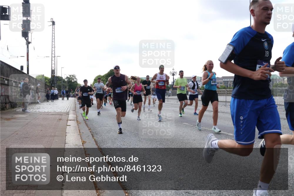 29.06.2025 - hella hamburg halbmarathon Lena Gebhardt http://msf.ph/oto/8461323 29.06.2025 09:54:51 Lombardsbrücke 7335, 16907, 1879, 13726, 18350, 8981, 18, 1171, 1342, 1549, 1817, 1942, 2020, 2222, 2367, 2442, 2470, 2561, 2592, 2596, 2670, 2816, 2889, 2955, 3208, 3209, 3562, 4017, 4121, 4816, 4832, 5399, 5447, 5638, 5705, 5706, 5884, 6266, 6290, 6389, 6723, 6819, 6923, 6978, 6991, 7087, 7274, 7335, 7659, 7709, 7908, 8117, 8142, 8374, 8482, 8487, 8576, 8657, 8698, 8916, 8981, 9031, 9038, 9051, 9093, 9159, 9476, 9661, 9710, 9815, 9869, 9924, 9931, 10057, 10237, 11333 meine-sportfotos.de