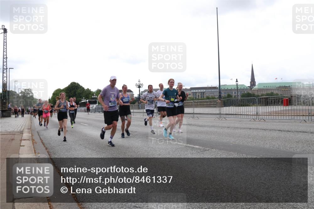 29.06.2025 - hella hamburg halbmarathon Lena Gebhardt http://msf.ph/oto/8461337 29.06.2025 10:31:58 Lombardsbrücke 1235, 1311, 1373, 1844, 1879, 1987, 2349, 2384, 2672, 2831, 2832, 2943, 3022, 3221, 3239, 3358, 3396, 3397, 3424, 3571, 3681, 3751, 3752, 3822, 4314, 4605, 4877, 4924, 4953, 5156, 5165, 5496, 5601, 5658, 5743, 5965, 6160, 6218, 6252, 6546, 6573, 6640, 6718, 6727, 7135, 7239, 7295, 7334, 7344, 7535, 7570, 7695, 7789, 7816, 7898, 8175, 8304, 8538, 8620, 8806, 9078, 9104, 9183, 9478, 9812, 9883, 10240, 13724, 17404, 17517 meine-sportfotos.de