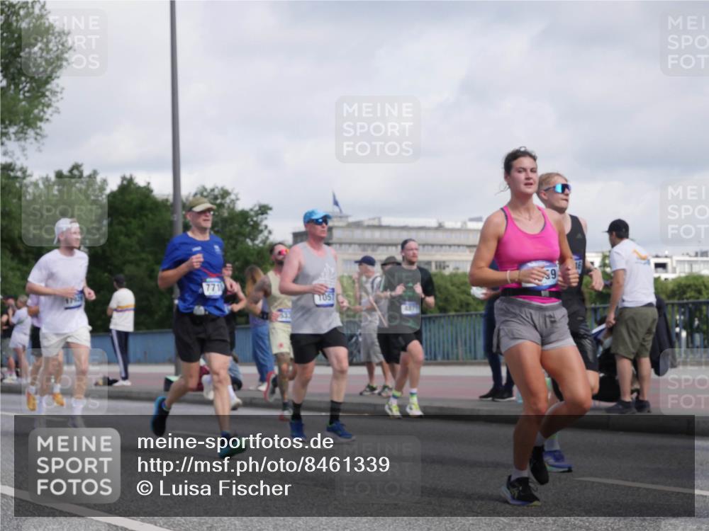 29.06.2025 - hella hamburg halbmarathon Luisa Fischer http://msf.ph/oto/8461339 29.06.2025 09:54:52 Kennedybrücke 771, 17924, 1057, 1057, 1604, 3305, 4565, 4871, 4915, 5336, 6373, 6711, 7185, 7710, 8564, 8852, 9444, 10493, 10691 meine-sportfotos.de