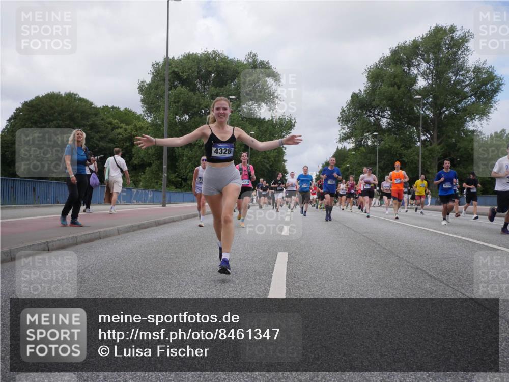 29.06.2025 - hella hamburg halbmarathon Luisa Fischer http://msf.ph/oto/8461347 29.06.2025 10:39:11 Kennedybrücke 4326, 23, 18541, 10567, 171, 8356, 1036, 1336, 1717, 2352, 2588, 3741, 5012, 5531, 6021, 6381, 6845, 7111, 7275, 7927, 8356, 10047, 10119, 10567 meine-sportfotos.de