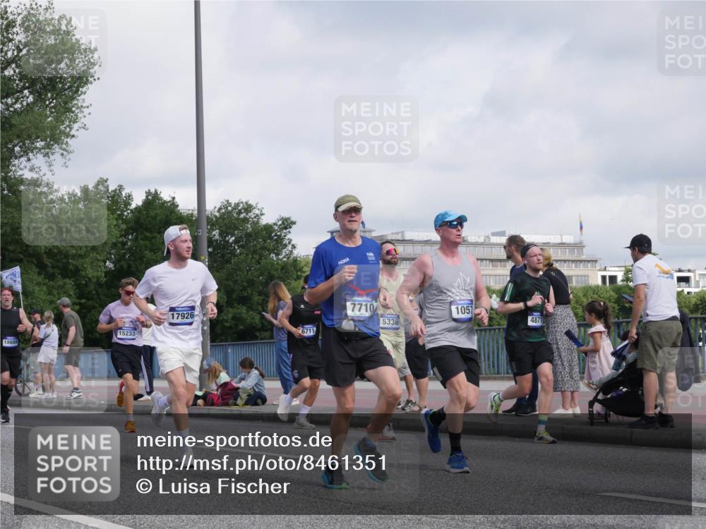 29.06.2025 - hella hamburg halbmarathon Luisa Fischer http://msf.ph/oto/8461351 29.06.2025 09:54:53 Kennedybrücke 18659, 15233, 17926, 6711, 1911, 7710, 5336, 1057, 4871, 1057, 1169, 1604, 3305, 4565, 4871, 4915, 5007, 5336, 6373, 6711, 7185, 7710, 8564, 8852, 9444, 10493, 10691 meine-sportfotos.de