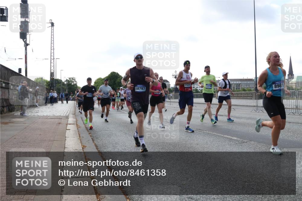 29.06.2025 - hella hamburg halbmarathon Lena Gebhardt http://msf.ph/oto/8461358 29.06.2025 09:54:52 Lombardsbrücke 183502, 18, 7335, 13726, 8981, 18797, 1112, 1171, 1342, 1549, 1817, 1942, 2020, 2222, 2367, 2442, 2470, 2561, 2592, 2596, 2670, 2816, 2889, 2955, 3208, 3209, 3562, 4017, 4121, 4816, 4832, 5399, 5447, 5638, 5705, 5706, 5884, 6266, 6290, 6389, 6723, 6819, 6923, 6978, 6991, 7087, 7274, 7335, 7659, 7709, 7908, 8117, 8142, 8371, 8374, 8437, 8482, 8487, 8657, 8916, 8981, 9031, 9038, 9051, 9093, 9159, 9476, 9661, 9710, 9869, 9924, 9931, 10057, 10237, 11333 meine-sportfotos.de