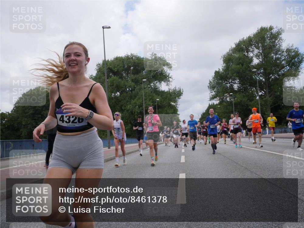 29.06.2025 - hella hamburg halbmarathon Luisa Fischer http://msf.ph/oto/8461378 29.06.2025 10:39:12 Kennedybrücke 4326, 2352, 18541, 1717, 1056, 8356, 1036, 1336, 1717, 2352, 2588, 3741, 5012, 5531, 6021, 6381, 6845, 6896, 7111, 7275, 7927, 8356, 10047, 10119, 10567 meine-sportfotos.de