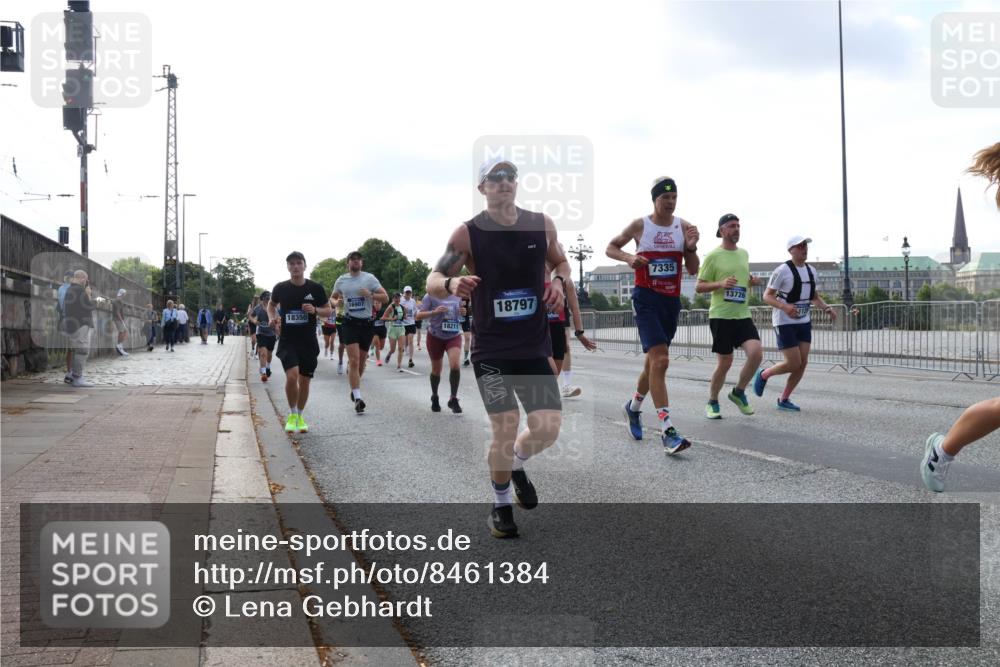 29.06.2025 - hella hamburg halbmarathon Lena Gebhardt http://msf.ph/oto/8461384 29.06.2025 09:54:52 Lombardsbrücke 18350, 16907, 18211, 18797, 7335, 13726, 1171, 1342, 1549, 1817, 1942, 2020, 2222, 2367, 2442, 2470, 2561, 2592, 2596, 2670, 2816, 2889, 2955, 3208, 3209, 3562, 4017, 4121, 4816, 4832, 5399, 5447, 5638, 5705, 5706, 5884, 6266, 6290, 6389, 6723, 6819, 6923, 6978, 6991, 7087, 7274, 7335, 7659, 7709, 7908, 8117, 8142, 8371, 8374, 8437, 8482, 8487, 8657, 8916, 8981, 9031, 9038, 9051, 9093, 9159, 9476, 9661, 9710, 9869, 9924, 9931, 10057, 10237, 11333 meine-sportfotos.de