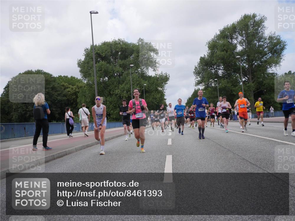 29.06.2025 - hella hamburg halbmarathon Luisa Fischer http://msf.ph/oto/8461393 29.06.2025 10:39:12 Kennedybrücke 2352, 18541, 6845, 10567, 1717, 5831, 8356, 1036, 1336, 1717, 2352, 2588, 3741, 5012, 5531, 6021, 6381, 6845, 6896, 7111, 7275, 7927, 8356, 10047, 10119, 10567 meine-sportfotos.de