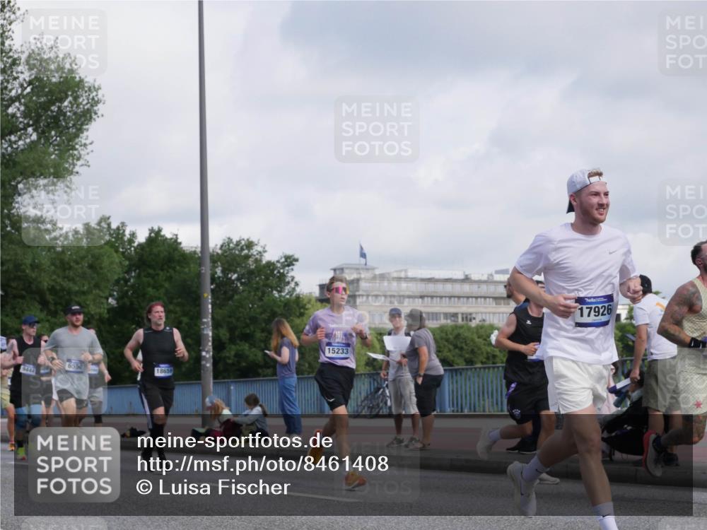 29.06.2025 - hella hamburg halbmarathon Luisa Fischer http://msf.ph/oto/8461408 29.06.2025 09:54:54 Kennedybrücke 9444, 6550, 18659, 15233, 17926, 1057, 1169, 1604, 3305, 4871, 4915, 5007, 5336, 6373, 6711, 7185, 7710, 8852, 9444, 10493, 10691 meine-sportfotos.de
