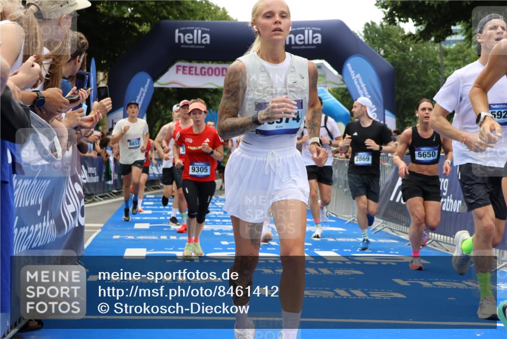 29.06.2025 - hella hamburg halbmarathon Strokosch-Dieckow http://msf.ph/oto/8461412 29.06.2025 10:47:25 Ziel 51, 1012, 1070, 1592, 2274, 2839, 2864, 2869, 2953, 3304, 5024, 5532, 5650, 6203, 8023, 8234, 8693, 8852, 9305, 10423, 11021, 11077, 11491, 11518, 12870, 13223, 13303, 13782, 14722, 15350, 15479, 15611, 15923, 16089, 16819, 17846, 17905, 18758, 18974 meine-sportfotos.de