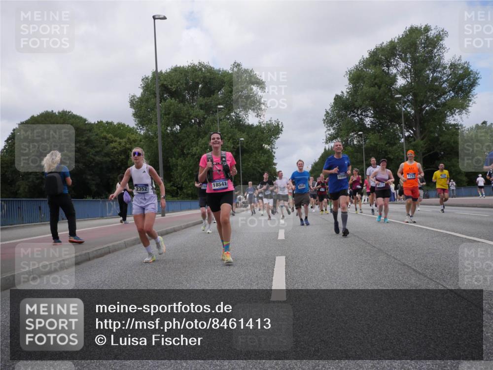 29.06.2025 - hella hamburg halbmarathon Luisa Fischer http://msf.ph/oto/8461413 29.06.2025 10:39:13 Kennedybrücke 2352, 1164, 18541, 6845, 10567, 5531, 1717, 1036, 1717, 2352, 2588, 3741, 5012, 5240, 5531, 6021, 6381, 6845, 6896, 7111, 7275, 7927, 8356, 10047, 10119, 10567 meine-sportfotos.de