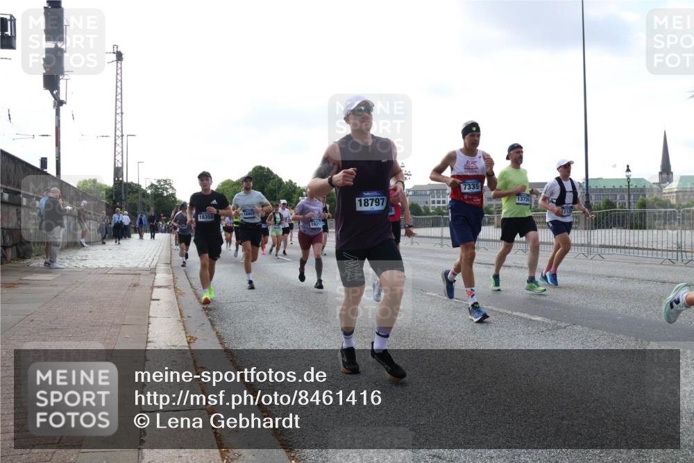 29.06.2025 - hella hamburg halbmarathon Lena Gebhardt http://msf.ph/oto/8461416 29.06.2025 09:54:52 Lombardsbrücke 16907, 18350, 18211, 18797, 7335, 13726, 1171, 1342, 1549, 1817, 1942, 2020, 2222, 2367, 2442, 2470, 2561, 2592, 2596, 2670, 2816, 2889, 2955, 3208, 3209, 3562, 4017, 4121, 4816, 4832, 5399, 5447, 5638, 5705, 5706, 5884, 6266, 6290, 6389, 6723, 6819, 6923, 6978, 6991, 7087, 7274, 7335, 7659, 7709, 7908, 8117, 8142, 8371, 8374, 8437, 8482, 8487, 8657, 8916, 8981, 9031, 9038, 9051, 9093, 9159, 9476, 9661, 9710, 9869, 9924, 9931, 10057, 10237, 11333 meine-sportfotos.de