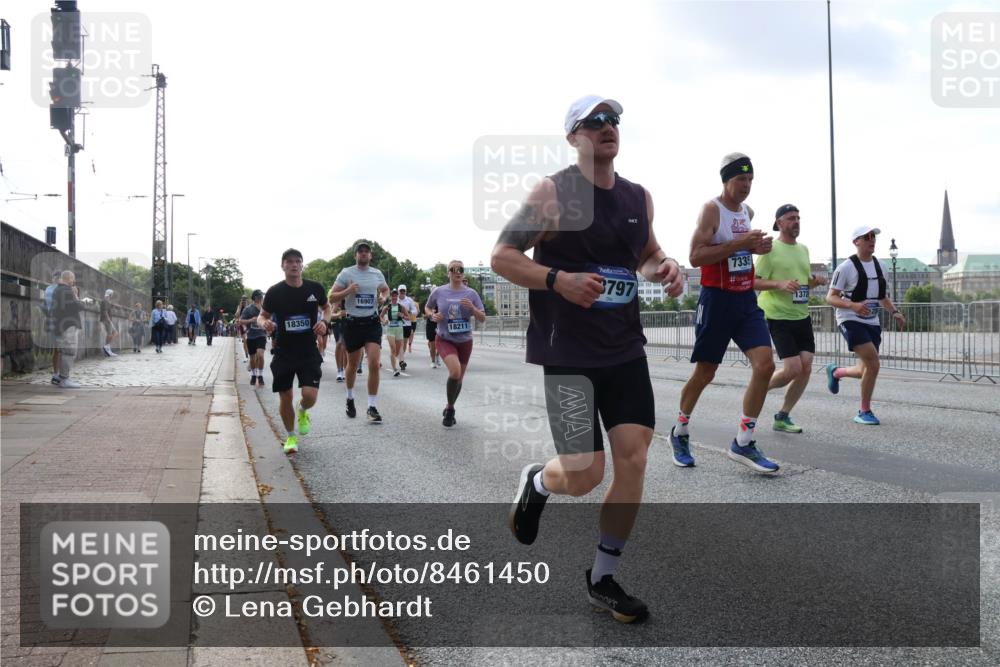 29.06.2025 - hella hamburg halbmarathon Lena Gebhardt http://msf.ph/oto/8461450 29.06.2025 09:54:52 Lombardsbrücke 18350, 16907, 18211, 3797, 7335, 1372, 1171, 1342, 1549, 1817, 1942, 2020, 2222, 2367, 2442, 2470, 2561, 2592, 2596, 2670, 2816, 2889, 2955, 3208, 3209, 3562, 4017, 4121, 4816, 4832, 5399, 5447, 5638, 5705, 5706, 5884, 6266, 6290, 6389, 6723, 6819, 6923, 6978, 6991, 7087, 7274, 7335, 7659, 7709, 7908, 8117, 8142, 8371, 8374, 8437, 8482, 8487, 8657, 8916, 8981, 9031, 9038, 9051, 9093, 9159, 9476, 9661, 9710, 9869, 9924, 9931, 10057, 10237, 11333 meine-sportfotos.de