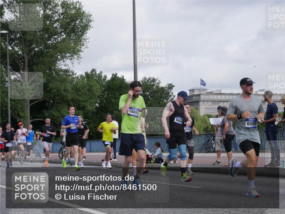 29.06.2025 - hella hamburg halbmarathon Luisa Fischer http://msf.ph/oto/8461500 29.06.2025 09:54:57 Kennedybrücke 915, 6373, 1149, 3269, 184, 10493, 9444, 6550, 18560, 1057, 1139, 1169, 1604, 3305, 4871, 4915, 5007, 5011, 5336, 6373, 6711, 8852, 9444, 10493 meine-sportfotos.de