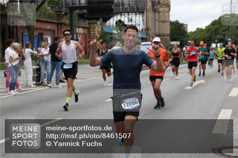 29.06.2025 - hella hamburg halbmarathon Yannick Fuchs http://msf.ph/oto/8461507 29.06.2025 10:56:49 20KM 1114, 1194, 1212, 1420, 1427, 1531, 1674, 1851, 2447, 2582, 2683, 2911, 3001, 3182, 3248, 3625, 3740, 4389, 4511, 5763, 6311, 6602, 6752, 6966, 7453, 7869, 8068, 8721, 8730, 9306, 11180, 11310, 12004, 12008, 12286, 12571, 12836, 12978, 13739, 13874, 13939, 14348, 14677, 14917, 16688, 17096, 17119, 17142, 17818, 18382, 18530 meine-sportfotos.de