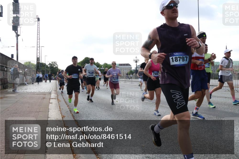 29.06.2025 - hella hamburg halbmarathon Lena Gebhardt http://msf.ph/oto/8461514 29.06.2025 09:54:52 Lombardsbrücke 18350, 16907, 1821, 7908, 18797, 3726, 1171, 1342, 1549, 1817, 1942, 2020, 2222, 2367, 2442, 2470, 2561, 2592, 2596, 2670, 2816, 2889, 2955, 3208, 3209, 3562, 4017, 4121, 4816, 4832, 5399, 5447, 5638, 5705, 5706, 5884, 6266, 6290, 6389, 6723, 6819, 6923, 6978, 6991, 7087, 7274, 7335, 7659, 7709, 7908, 8117, 8142, 8371, 8374, 8437, 8482, 8487, 8657, 8916, 8981, 9031, 9038, 9051, 9093, 9159, 9476, 9661, 9710, 9869, 9924, 9931, 10057, 10237, 11333 meine-sportfotos.de
