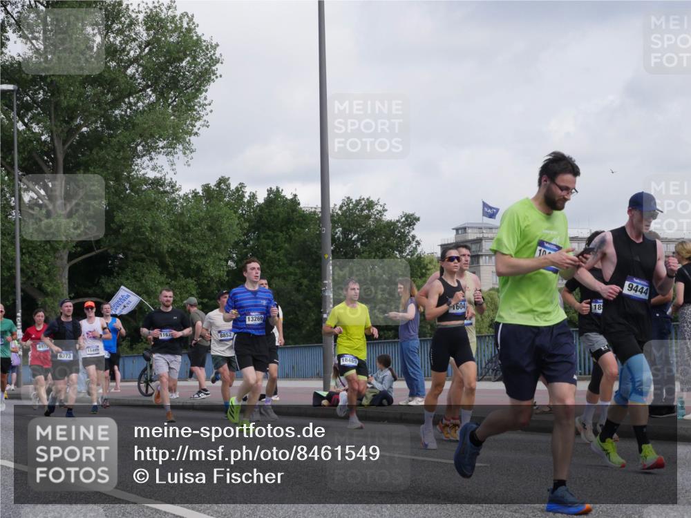 29.06.2025 - hella hamburg halbmarathon Luisa Fischer http://msf.ph/oto/8461549 29.06.2025 09:54:58 Kennedybrücke 4915, 6373, 11495, 1810, 1167, 8852, 13269, 18489, 1604, 18, 9444, 1139, 1169, 1512, 1604, 3305, 4915, 5007, 5011, 5336, 6373, 6711, 8852, 9444, 10493, 10741 meine-sportfotos.de