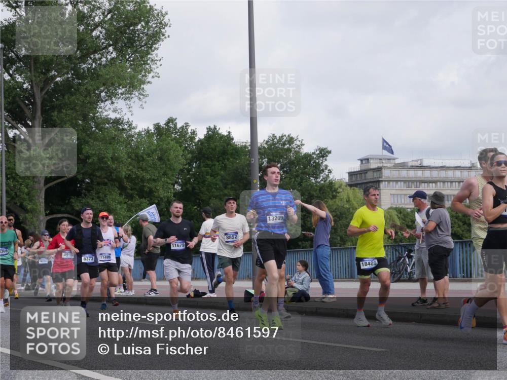 29.06.2025 - hella hamburg halbmarathon Luisa Fischer http://msf.ph/oto/8461597 29.06.2025 09:54:58 Kennedybrücke 2365, 11679, 49159, 16592, 6373, 11495, 8852, 13269, 18489, 1139, 1169, 1512, 1604, 3305, 4915, 5007, 5011, 5336, 6373, 6711, 8852, 9444, 10493, 10741 meine-sportfotos.de