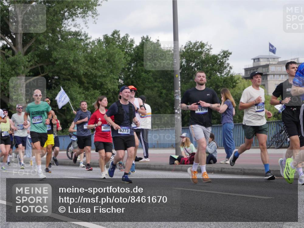 29.06.2025 - hella hamburg halbmarathon Luisa Fischer http://msf.ph/oto/8461670 29.06.2025 09:55:00 Kennedybrücke 5011, 1728, 12365, 69, 20, 4915, 6373, 1679, 8852, 1139, 1169, 1512, 1604, 3305, 4915, 5007, 5011, 6373, 8852, 9444, 10493, 10741 meine-sportfotos.de