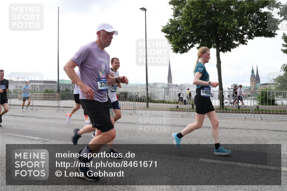 29.06.2025 - hella hamburg halbmarathon Lena Gebhardt http://msf.ph/oto/8461671 29.06.2025 10:31:59 Lombardsbrücke 12319, 3751, 1266, 14536, 1235, 1311, 1373, 1844, 1879, 1987, 2349, 2384, 2672, 2831, 2832, 2943, 3022, 3221, 3239, 3358, 3396, 3397, 3424, 3571, 3681, 3707, 3751, 3752, 3778, 3822, 4314, 4605, 4877, 4924, 4953, 5156, 5496, 5601, 5658, 5743, 5965, 6160, 6218, 6252, 6546, 6573, 6640, 6718, 6727, 7135, 7239, 7295, 7334, 7344, 7535, 7570, 7695, 7789, 7816, 7898, 8175, 8304, 8538, 8620, 8806, 9078, 9104, 9183, 9206, 9478, 9812, 9883, 10240, 13724, 17404, 17517 meine-sportfotos.de