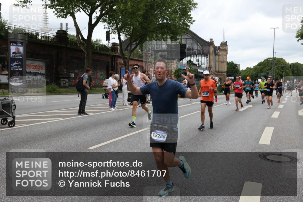 29.06.2025 - hella hamburg halbmarathon Yannick Fuchs http://msf.ph/oto/8461707 29.06.2025 10:56:49 20KM 1114, 1194, 1212, 1420, 1427, 1531, 1674, 1851, 2447, 2582, 2683, 2911, 3001, 3182, 3248, 3625, 3740, 4389, 4511, 5763, 6311, 6602, 6752, 6966, 7453, 7869, 8068, 8721, 8730, 9306, 11180, 11310, 12004, 12008, 12286, 12571, 12836, 12978, 13739, 13874, 13939, 14348, 14677, 14917, 16688, 17096, 17119, 17142, 17818, 18382, 18530 meine-sportfotos.de