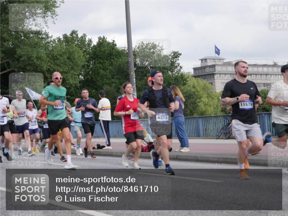 29.06.2025 - hella hamburg halbmarathon Luisa Fischer http://msf.ph/oto/8461710 29.06.2025 09:55:01 Kennedybrücke 372, 19281, 17391, 165, 2365, 15309, 4915, 6373, 11679, 1139, 1169, 1512, 1604, 3305, 4915, 5007, 5011, 6373, 8852, 9444, 10493, 10741 meine-sportfotos.de