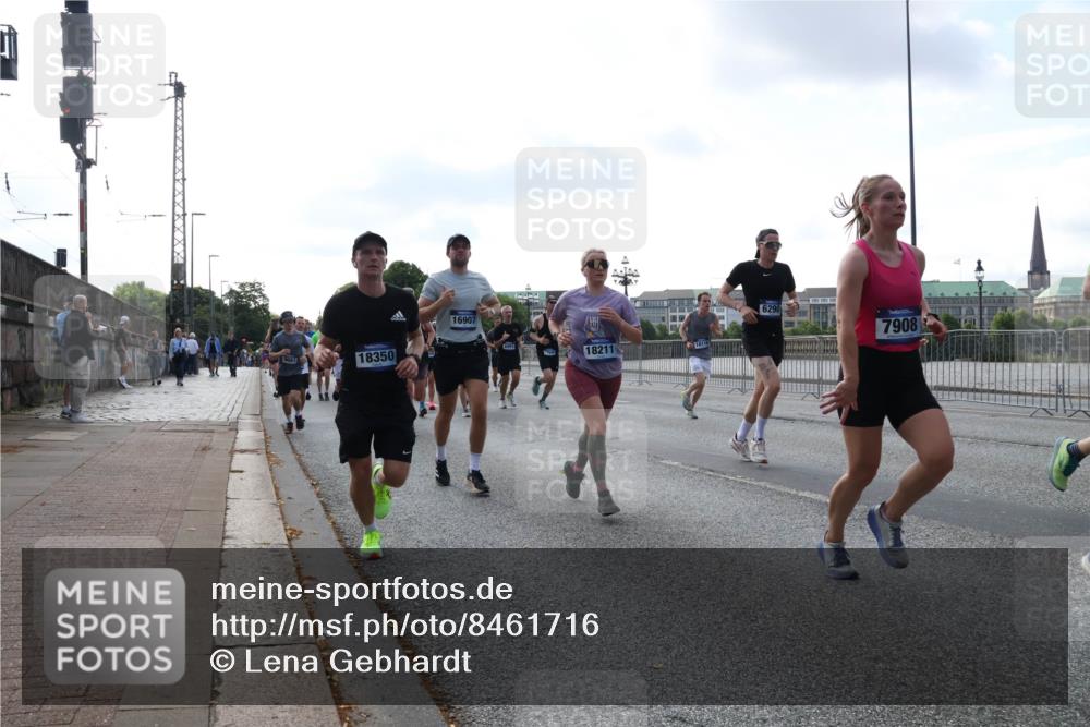 29.06.2025 - hella hamburg halbmarathon Lena Gebhardt http://msf.ph/oto/8461716 29.06.2025 09:54:53 Lombardsbrücke 18350, 16907, 18211, 6290, 7908, 1171, 1200, 1342, 1549, 1817, 1942, 2222, 2367, 2442, 2470, 2561, 2592, 2596, 2670, 2816, 2889, 2955, 3208, 3209, 3258, 3562, 4017, 4121, 4816, 4832, 5399, 5447, 5638, 5705, 5706, 5884, 6027, 6266, 6290, 6389, 6723, 6819, 6923, 6978, 6991, 7087, 7274, 7335, 7659, 7709, 7908, 8117, 8142, 8371, 8374, 8437, 8482, 8487, 8657, 8916, 8981, 9031, 9038, 9051, 9093, 9159, 9476, 9661, 9710, 9869, 9924, 9931, 10057, 10237, 11333 meine-sportfotos.de