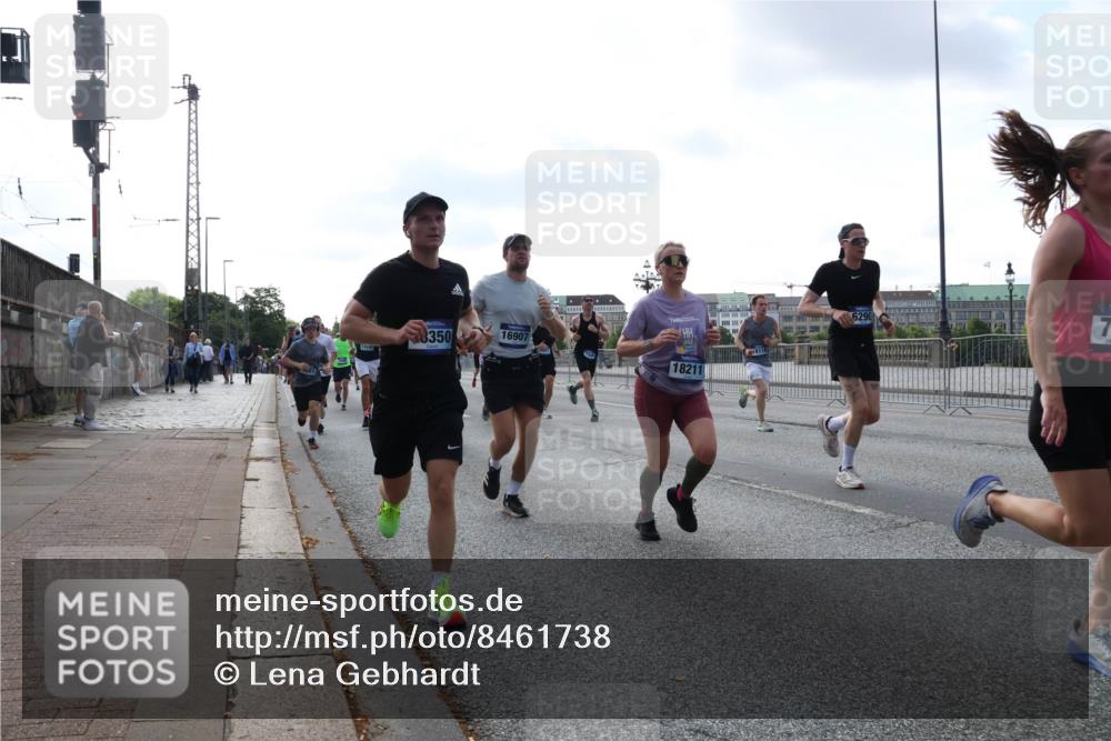 29.06.2025 - hella hamburg halbmarathon Lena Gebhardt http://msf.ph/oto/8461738 29.06.2025 09:54:53 Lombardsbrücke 314, 350, 16907, 811, 18211, 6290, 7, 1171, 1200, 1342, 1549, 1817, 1942, 2222, 2367, 2442, 2470, 2561, 2592, 2596, 2670, 2816, 2889, 2955, 3208, 3209, 3258, 3562, 4017, 4121, 4816, 4832, 5399, 5447, 5638, 5705, 5706, 5884, 6027, 6266, 6290, 6389, 6723, 6819, 6923, 6978, 6991, 7087, 7274, 7335, 7659, 7709, 7908, 8117, 8142, 8371, 8374, 8437, 8482, 8487, 8657, 8916, 8981, 9031, 9038, 9051, 9093, 9159, 9476, 9661, 9710, 9869, 9924, 9931, 10057, 10237, 11333 meine-sportfotos.de