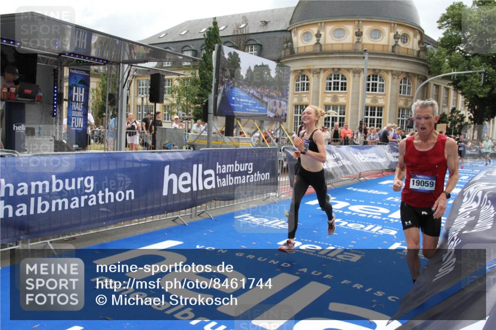 29.06.2025 - hella hamburg halbmarathon Michael Strokosch http://msf.ph/oto/8461744 29.06.2025 10:33:00 Ziel 4463, 4749, 6358, 10453, 11169, 12290, 18679, 19059 meine-sportfotos.de