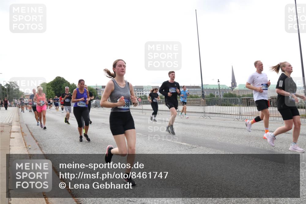 29.06.2025 - hella hamburg halbmarathon Lena Gebhardt http://msf.ph/oto/8461747 29.06.2025 10:32:00 Lombardsbrücke 3358, 398, 17342, 12319, 1235, 1311, 1373, 1844, 1879, 1987, 2349, 2384, 2672, 2831, 2832, 2943, 3022, 3221, 3239, 3358, 3396, 3397, 3424, 3571, 3681, 3707, 3751, 3752, 3778, 3822, 4314, 4365, 4605, 4877, 4924, 4953, 5156, 5496, 5601, 5658, 5743, 5965, 6160, 6218, 6252, 6546, 6573, 6640, 6718, 6727, 7135, 7239, 7295, 7334, 7344, 7535, 7570, 7695, 7789, 7816, 7898, 8175, 8304, 8538, 8620, 8806, 9078, 9104, 9183, 9206, 9478, 9812, 9883, 10240, 13724, 17404, 17517 meine-sportfotos.de