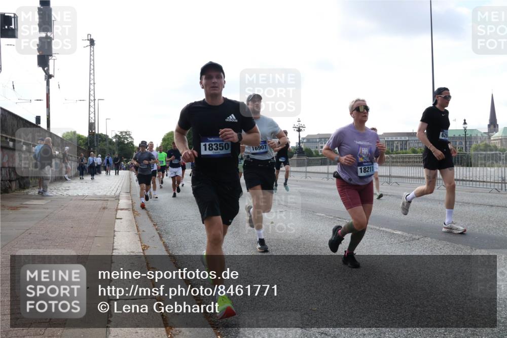 29.06.2025 - hella hamburg halbmarathon Lena Gebhardt http://msf.ph/oto/8461771 29.06.2025 09:54:53 Lombardsbrücke 13147, 18350, 16907, 1764, 18211, 1171, 1200, 1342, 1549, 1817, 1942, 2222, 2367, 2442, 2470, 2561, 2592, 2596, 2670, 2816, 2889, 2955, 3208, 3209, 3258, 3562, 4017, 4121, 4816, 4832, 5399, 5447, 5638, 5705, 5706, 5884, 6027, 6266, 6290, 6389, 6723, 6819, 6923, 6978, 6991, 7087, 7274, 7335, 7659, 7709, 7908, 8117, 8142, 8371, 8374, 8437, 8482, 8487, 8657, 8916, 8981, 9031, 9038, 9051, 9093, 9159, 9476, 9661, 9710, 9869, 9924, 9931, 10057, 10237, 11333 meine-sportfotos.de