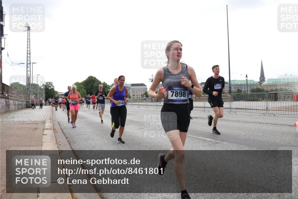 29.06.2025 - hella hamburg halbmarathon Lena Gebhardt http://msf.ph/oto/8461801 29.06.2025 10:32:00 Lombardsbrücke 8538, 358, 7898, 12319, 1235, 1311, 1373, 1844, 1879, 1987, 2349, 2384, 2672, 2831, 2832, 2943, 3022, 3221, 3239, 3358, 3396, 3397, 3424, 3571, 3681, 3707, 3751, 3752, 3778, 3822, 4314, 4365, 4605, 4877, 4924, 4953, 5156, 5496, 5601, 5658, 5743, 5965, 6160, 6218, 6252, 6546, 6573, 6640, 6718, 6727, 7135, 7239, 7295, 7334, 7344, 7535, 7570, 7695, 7789, 7816, 7898, 8175, 8304, 8538, 8620, 8806, 9078, 9104, 9183, 9206, 9478, 9812, 9883, 10240, 13724, 17404, 17517 meine-sportfotos.de