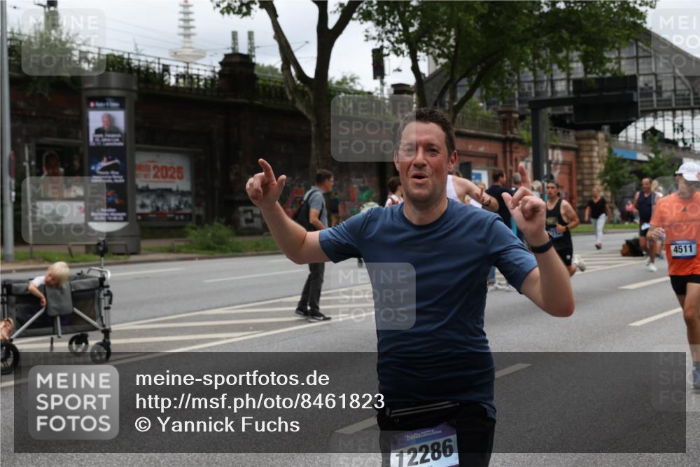 29.06.2025 - hella hamburg halbmarathon Yannick Fuchs http://msf.ph/oto/8461823 29.06.2025 10:56:50 20KM 1114, 1126, 1194, 1212, 1420, 1427, 1531, 1674, 1851, 2447, 2582, 2683, 2911, 3001, 3182, 3248, 3625, 3740, 4389, 4511, 5763, 6311, 6602, 6752, 6966, 7453, 7869, 8068, 8176, 8721, 8730, 9306, 11180, 11310, 12004, 12008, 12286, 12571, 12836, 12978, 13739, 13874, 13939, 14348, 14677, 14917, 16688, 17096, 17119, 17142, 17818, 18382, 18530 meine-sportfotos.de