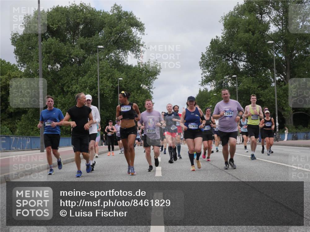 29.06.2025 - hella hamburg halbmarathon Luisa Fischer http://msf.ph/oto/8461829 29.06.2025 10:39:24 Kennedybrücke 1646, 12165, 4798, 676, 324, 17935, 1183, 1891, 1284, 12430, 18518, 1036, 1102, 1183, 1284, 3243, 3990, 4902, 4937, 5240, 6896, 7927, 10336, 10341 meine-sportfotos.de