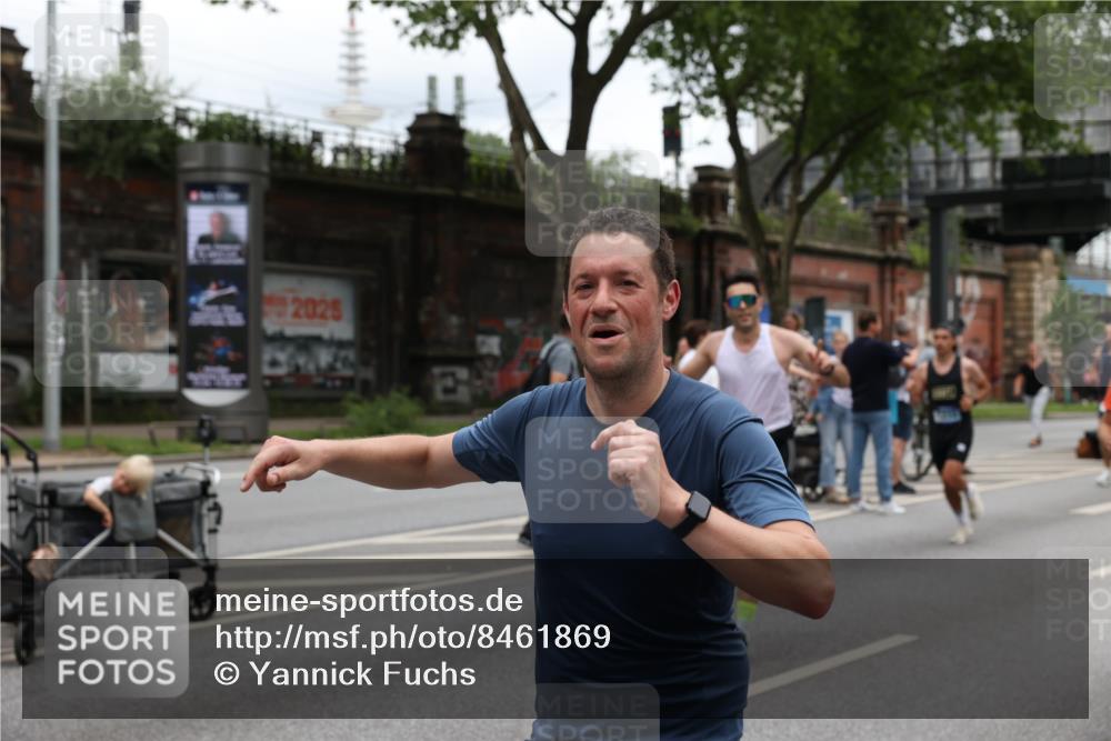 29.06.2025 - hella hamburg halbmarathon Yannick Fuchs http://msf.ph/oto/8461869 29.06.2025 10:56:50 20KM 1114, 1126, 1194, 1212, 1420, 1427, 1531, 1674, 1851, 2447, 2582, 2683, 2911, 3001, 3182, 3248, 3625, 3740, 4389, 4511, 5763, 6311, 6602, 6752, 6966, 7453, 7869, 8068, 8176, 8721, 8730, 9306, 11180, 11310, 12004, 12008, 12286, 12571, 12836, 12978, 13739, 13874, 13939, 14348, 14677, 14917, 16688, 17096, 17119, 17142, 17818, 18382, 18530 meine-sportfotos.de