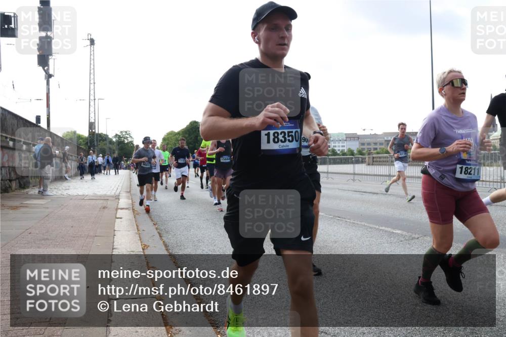 29.06.2025 - hella hamburg halbmarathon Lena Gebhardt http://msf.ph/oto/8461897 29.06.2025 09:54:54 Lombardsbrücke 13147, 15684, 18350, 90, 18211, 1200, 1342, 1549, 1817, 1942, 2222, 2367, 2442, 2470, 2561, 2592, 2596, 2670, 2816, 2889, 2955, 3208, 3209, 3258, 3562, 4017, 4121, 4816, 4832, 5399, 5447, 5638, 5705, 5706, 5884, 6027, 6266, 6290, 6389, 6723, 6819, 6923, 6978, 6991, 7087, 7274, 7335, 7659, 7709, 7908, 8117, 8142, 8371, 8374, 8437, 8482, 8487, 8657, 8916, 8981, 9031, 9038, 9051, 9093, 9159, 9476, 9661, 9710, 9869, 9924, 9931, 10057, 10237, 11333 meine-sportfotos.de