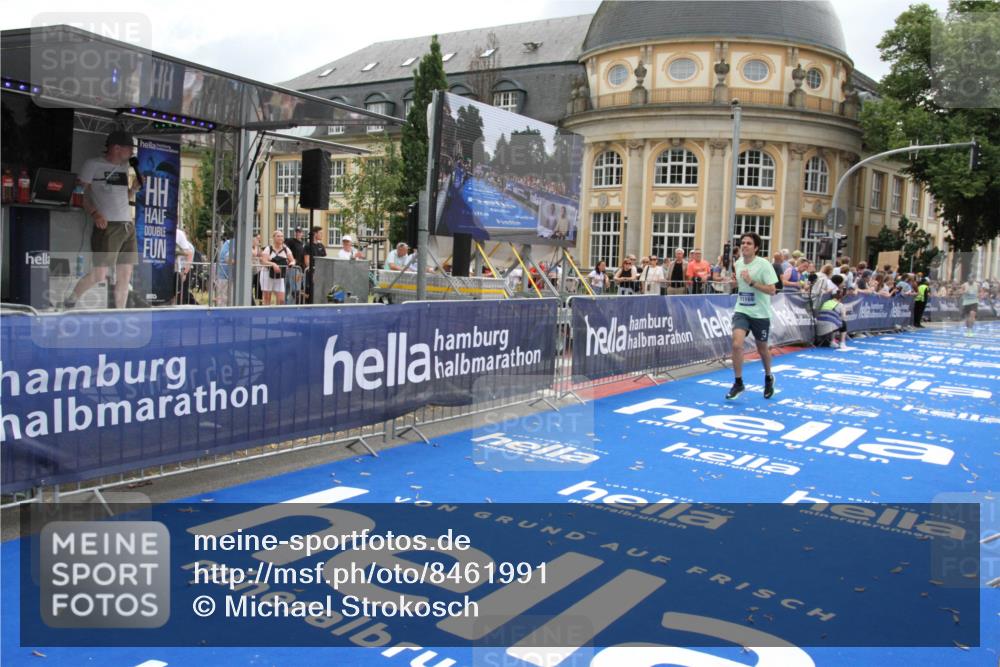29.06.2025 - hella hamburg halbmarathon Michael Strokosch http://msf.ph/oto/8461991 29.06.2025 10:33:05 Ziel 11169, 17802, 18679 meine-sportfotos.de