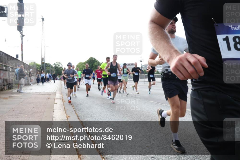 29.06.2025 - hella hamburg halbmarathon Lena Gebhardt http://msf.ph/oto/8462019 29.06.2025 09:54:54 Lombardsbrücke 15684, 13147, 661, 6991, 18, 1200, 1342, 1549, 1817, 1942, 2222, 2367, 2442, 2470, 2561, 2592, 2596, 2670, 2816, 2889, 2955, 3208, 3209, 3258, 3562, 4017, 4121, 4816, 4832, 5399, 5447, 5638, 5705, 5706, 5884, 6027, 6266, 6290, 6389, 6723, 6819, 6923, 6978, 6991, 7087, 7274, 7335, 7659, 7709, 7908, 8117, 8142, 8371, 8374, 8437, 8482, 8487, 8657, 8916, 8981, 9031, 9038, 9051, 9093, 9159, 9476, 9661, 9710, 9869, 9924, 9931, 10057, 10237, 11333 meine-sportfotos.de