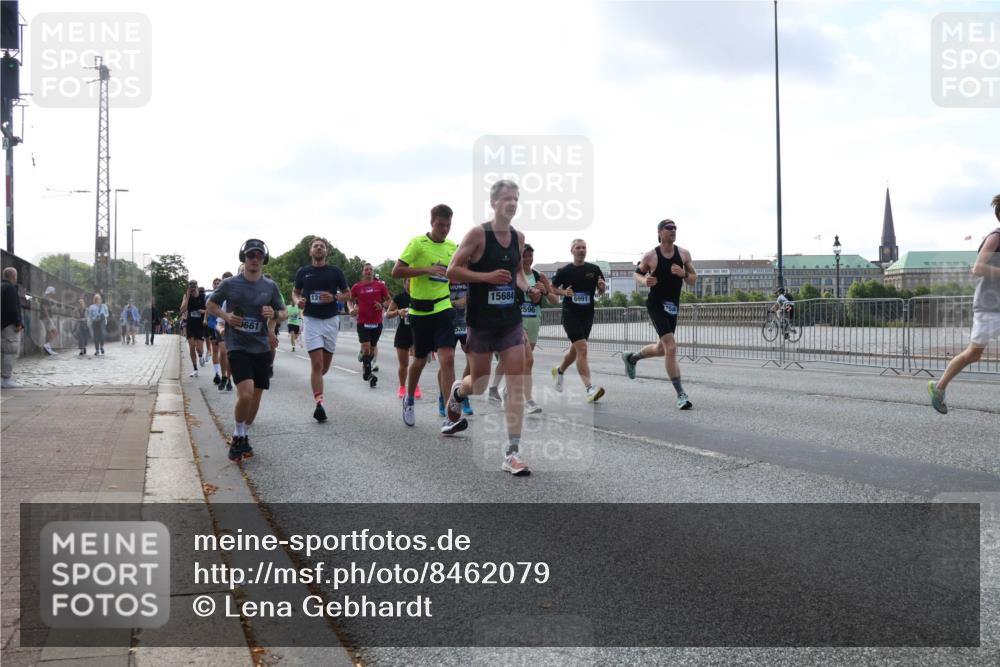 29.06.2025 - hella hamburg halbmarathon Lena Gebhardt http://msf.ph/oto/8462079 29.06.2025 09:54:55 Lombardsbrücke 15684, 2596, 6991, 661, 535, 1200, 1549, 1817, 1942, 2222, 2367, 2442, 2470, 2561, 2592, 2596, 2670, 2816, 2889, 2955, 3208, 3209, 3258, 3562, 4017, 4121, 4816, 4832, 5399, 5447, 5638, 5705, 5706, 5884, 6027, 6266, 6290, 6389, 6723, 6819, 6923, 6978, 6991, 7087, 7274, 7335, 7659, 7709, 7908, 8117, 8142, 8371, 8374, 8437, 8482, 8487, 8657, 8693, 8889, 8916, 8981, 9031, 9038, 9051, 9093, 9159, 9476, 9661, 9710, 9869, 9924, 9931, 10057, 10237, 11333 meine-sportfotos.de