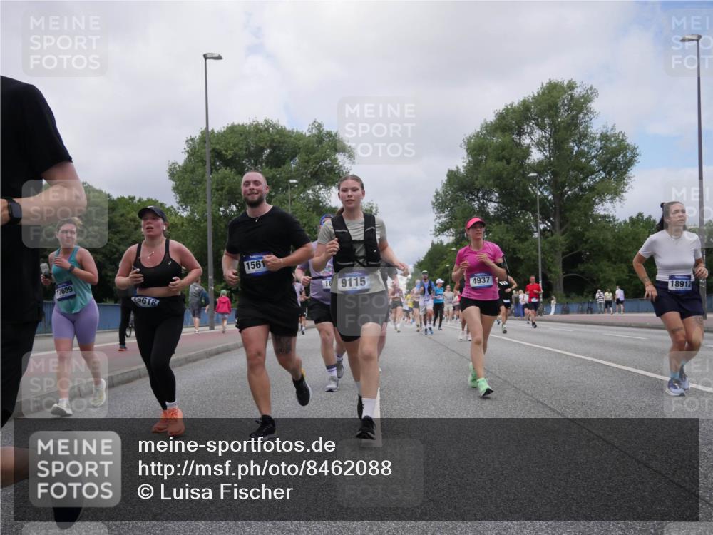 29.06.2025 - hella hamburg halbmarathon Luisa Fischer http://msf.ph/oto/8462088 29.06.2025 10:39:31 Kennedybrücke 17689, 618, 1561, 18, 9115, 4937, 18912, 1102, 1284, 3243, 4937, 5246, 5747, 5919, 8530, 9229, 9295, 9694, 9701 meine-sportfotos.de