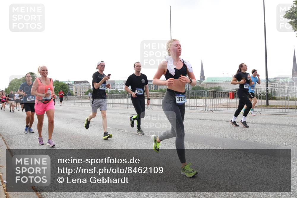 29.06.2025 - hella hamburg halbmarathon Lena Gebhardt http://msf.ph/oto/8462109 29.06.2025 10:32:02 Lombardsbrücke 8538, 3239, 7295, 3752, 7816, 1842, 33333, 1235, 1311, 1373, 1844, 1879, 1987, 2349, 2384, 2672, 2831, 2832, 2943, 3022, 3221, 3239, 3358, 3396, 3397, 3424, 3571, 3681, 3707, 3751, 3752, 3778, 3822, 4314, 4365, 4605, 4877, 4924, 4953, 5156, 5496, 5601, 5658, 5743, 5965, 6160, 6218, 6252, 6573, 6640, 6718, 6727, 7135, 7239, 7295, 7334, 7344, 7535, 7570, 7695, 7789, 7816, 7898, 8124, 8175, 8304, 8538, 8620, 8787, 8806, 9078, 9104, 9125, 9183, 9206, 9478, 9812, 9883, 10240 meine-sportfotos.de