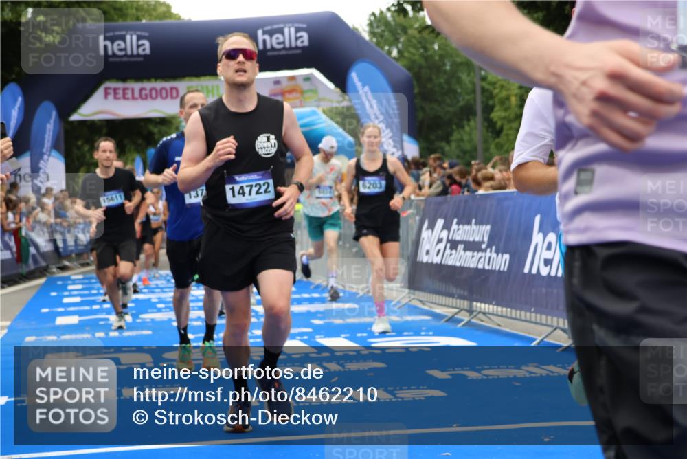 29.06.2025 - hella hamburg halbmarathon Strokosch-Dieckow http://msf.ph/oto/8462210 29.06.2025 10:47:18 Ziel 51, 2274, 2623, 2864, 5024, 5650, 6134, 6168, 6203, 6716, 7480, 8693, 10208, 10211, 10423, 11077, 11491, 11518, 13672, 13782, 14722, 15350, 15611, 16089, 16286, 16819, 17718, 17915, 18856, 18974 meine-sportfotos.de