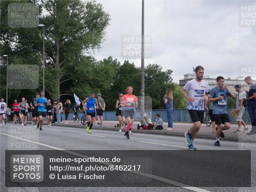 29.06.2025 - hella hamburg halbmarathon Luisa Fischer http://msf.ph/oto/8462217 29.06.2025 09:55:12 Kennedybrücke 10099, 7432, 14449, 17720, 1220, 18680, 7961, 1220, 1415, 2233, 3109, 4080, 5477, 7067, 7191, 7432, 7451, 7865, 7961, 8467, 10099, 10251 meine-sportfotos.de