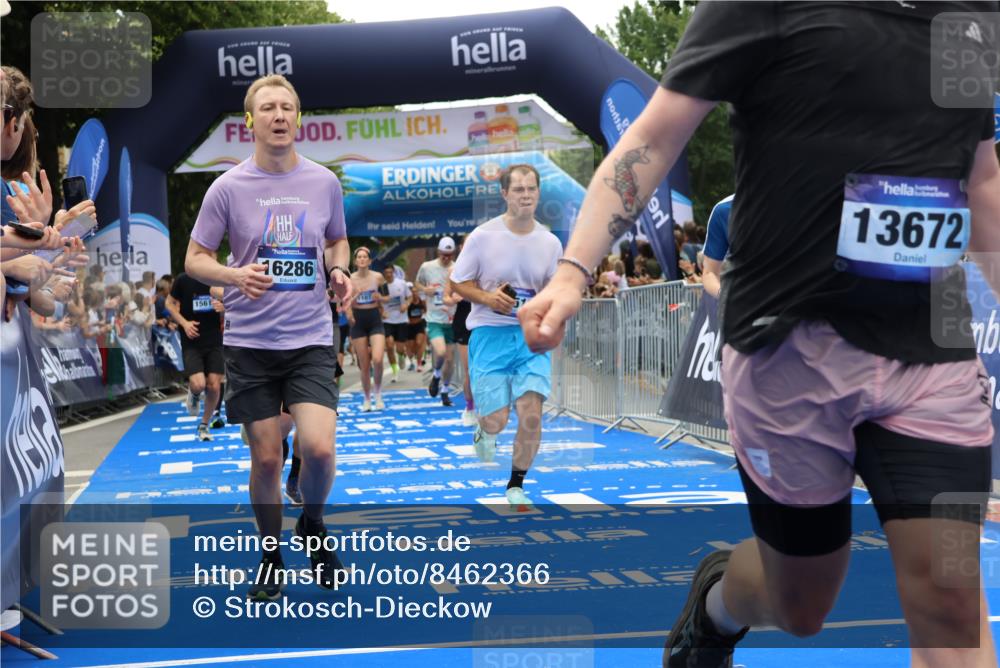 29.06.2025 - hella hamburg halbmarathon Strokosch-Dieckow http://msf.ph/oto/8462366 29.06.2025 10:47:17 Ziel 2274, 2623, 2864, 5024, 6134, 6168, 6203, 6373, 6716, 7480, 8693, 10208, 10211, 10423, 11077, 11491, 11518, 13672, 13782, 14722, 15611, 16089, 16286, 16819, 17718, 17915, 18856, 18974 meine-sportfotos.de