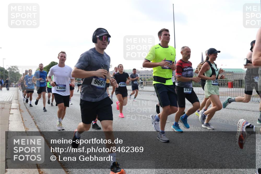 29.06.2025 - hella hamburg halbmarathon Lena Gebhardt http://msf.ph/oto/8462369 29.06.2025 09:54:56 Lombardsbrücke 1481, 12094, 9661, 6389, 15350, 13698, 259, 75, 1200, 1549, 1817, 1942, 2222, 2367, 2442, 2470, 2561, 2592, 2596, 2670, 2816, 2955, 3208, 3209, 3258, 3562, 4017, 4121, 4816, 4832, 5399, 5447, 5638, 5705, 5706, 5884, 6027, 6266, 6290, 6389, 6723, 6819, 6923, 6978, 6991, 7087, 7274, 7335, 7659, 7709, 7908, 8117, 8142, 8371, 8374, 8437, 8482, 8487, 8657, 8693, 8889, 8916, 8981, 9031, 9038, 9051, 9093, 9159, 9476, 9661, 9710, 9869, 9924, 9931, 10057, 10237, 11333 meine-sportfotos.de