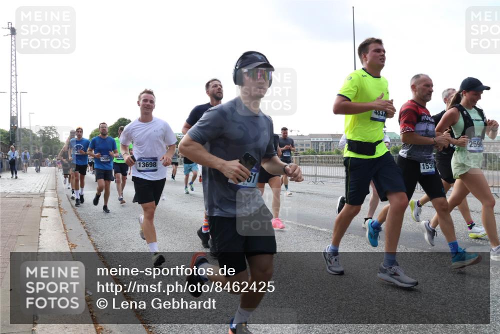 29.06.2025 - hella hamburg halbmarathon Lena Gebhardt http://msf.ph/oto/8462425 29.06.2025 09:54:56 Lombardsbrücke 148, 12094, 13698, 1834, 4032, 1530, 2596, 1200, 1549, 1817, 1942, 2222, 2367, 2442, 2470, 2561, 2592, 2596, 2670, 2816, 2955, 3208, 3209, 3258, 3562, 4017, 4121, 4816, 4832, 5399, 5447, 5638, 5705, 5706, 5884, 6027, 6266, 6290, 6389, 6723, 6819, 6923, 6978, 6991, 7087, 7274, 7335, 7659, 7709, 7908, 8117, 8142, 8371, 8374, 8437, 8482, 8487, 8657, 8693, 8889, 8916, 8981, 9031, 9038, 9051, 9093, 9159, 9476, 9661, 9710, 9869, 9924, 9931, 10057, 10237, 11333 meine-sportfotos.de