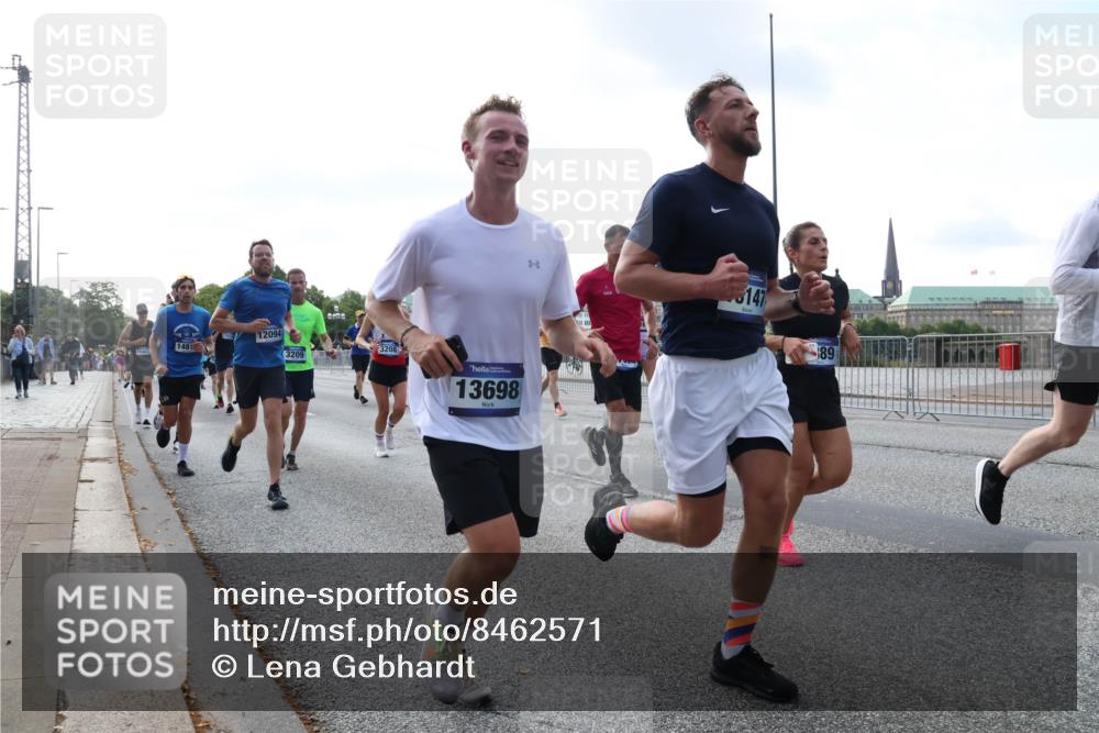 29.06.2025 - hella hamburg halbmarathon Lena Gebhardt http://msf.ph/oto/8462571 29.06.2025 09:54:57 Lombardsbrücke 148, 12094, 3209, 3208, 13698, 147, 89, 1200, 1549, 1817, 1942, 2222, 2367, 2442, 2470, 2561, 2592, 2596, 2670, 2816, 2955, 3208, 3209, 3258, 3562, 4017, 4121, 4816, 4832, 5399, 5447, 5638, 5705, 5706, 5884, 6027, 6266, 6290, 6389, 6723, 6819, 6923, 6978, 6991, 7087, 7274, 7335, 7659, 7908, 8117, 8142, 8371, 8374, 8437, 8482, 8487, 8657, 8693, 8889, 8916, 8981, 9031, 9038, 9051, 9093, 9159, 9476, 9661, 9710, 9869, 9924, 9931, 10057, 11333 meine-sportfotos.de