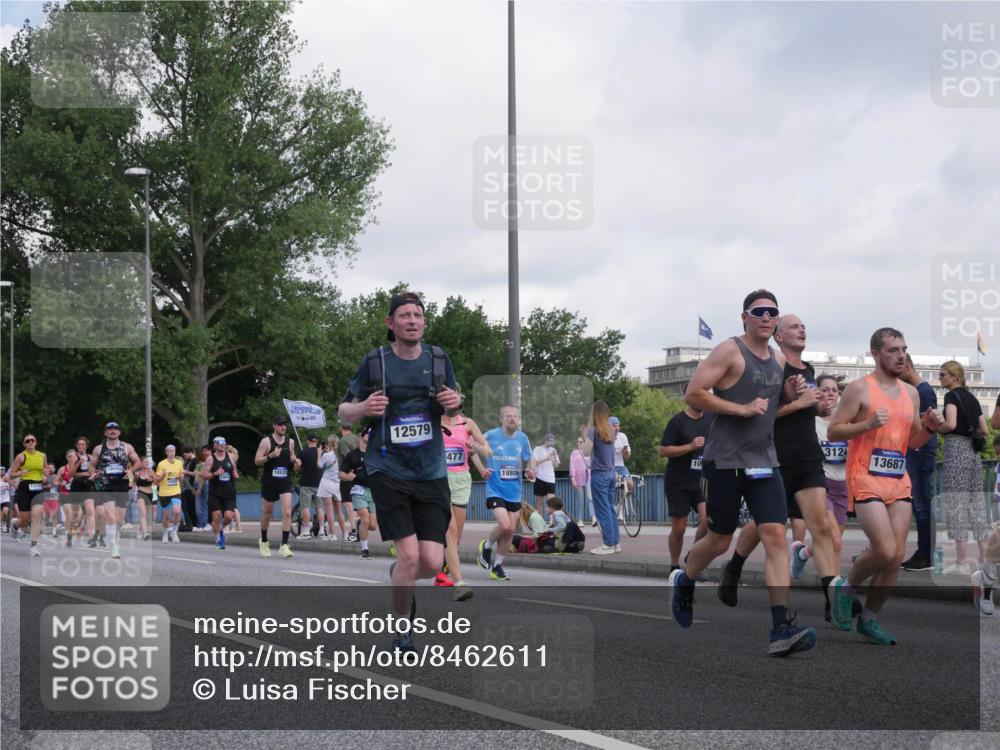 29.06.2025 - hella hamburg halbmarathon Luisa Fischer http://msf.ph/oto/8462611 29.06.2025 09:55:22 Kennedybrücke 18920, 1905, 12579, 477, 10, 18806, 3124, 13687, 1415, 1468, 2233, 3109, 3124, 4497, 4691, 5476, 5477, 7067, 7191, 7325, 7451, 7843, 8467, 9081, 10000, 10796 meine-sportfotos.de