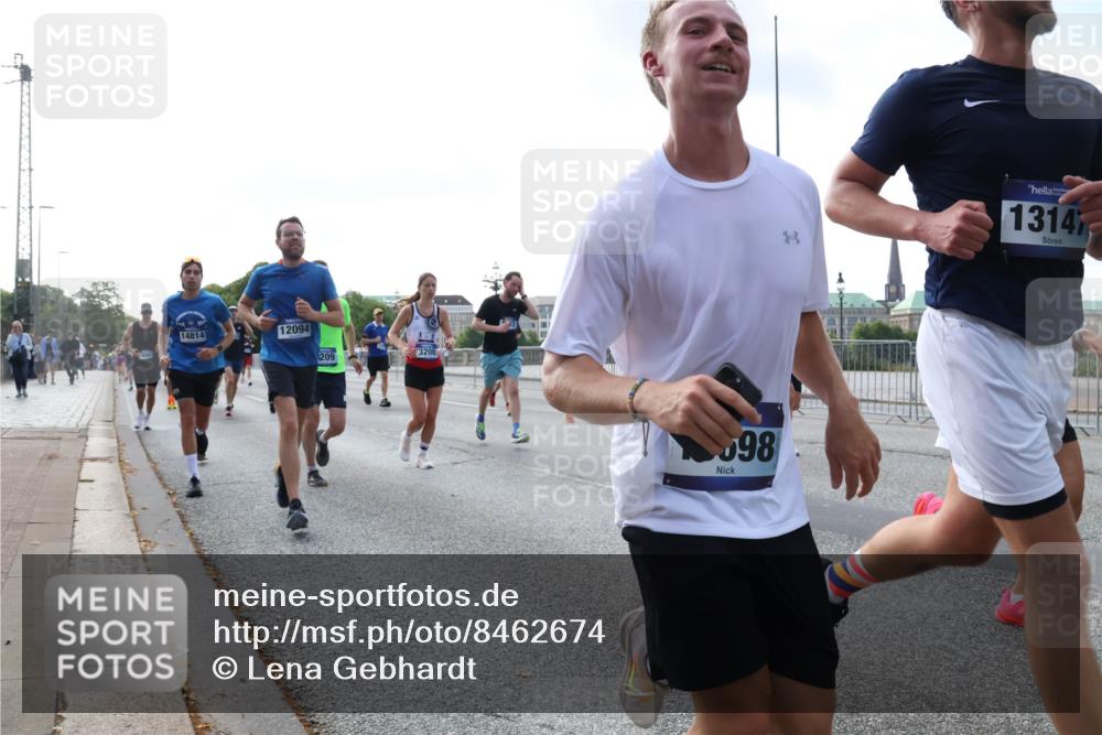 29.06.2025 - hella hamburg halbmarathon Lena Gebhardt http://msf.ph/oto/8462674 29.06.2025 09:54:57 Lombardsbrücke 14814, 12094, 209, 3208, 598, 1314, 1200, 1549, 1817, 1942, 2222, 2367, 2442, 2470, 2561, 2592, 2596, 2670, 2816, 2955, 3208, 3209, 3258, 3562, 4017, 4121, 4816, 4832, 5399, 5447, 5638, 5705, 5706, 5884, 6027, 6266, 6290, 6389, 6723, 6819, 6923, 6978, 6991, 7087, 7274, 7335, 7659, 7908, 8117, 8142, 8371, 8374, 8437, 8482, 8487, 8657, 8693, 8889, 8916, 8981, 9031, 9038, 9051, 9093, 9159, 9476, 9661, 9710, 9869, 9924, 9931, 10057, 11333 meine-sportfotos.de