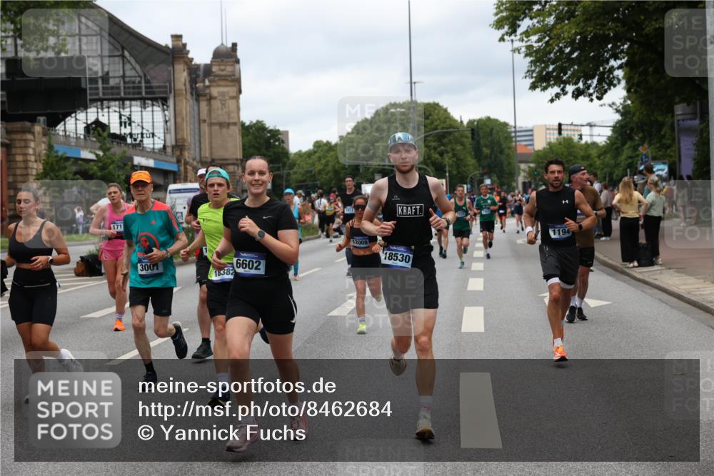 29.06.2025 - hella hamburg halbmarathon Yannick Fuchs http://msf.ph/oto/8462684 29.06.2025 10:56:53 20KM 1114, 1126, 1194, 1212, 1420, 1427, 1531, 1674, 1851, 1881, 2447, 2582, 2683, 2911, 3001, 3182, 3248, 3625, 3740, 4389, 4511, 4538, 5653, 5708, 5763, 6311, 6602, 6966, 7453, 8068, 8176, 8721, 8730, 9306, 9554, 11310, 12004, 12008, 12286, 12571, 12836, 12978, 13739, 13874, 13939, 14348, 14677, 14917, 16420, 16540, 17045, 17096, 17119, 17142, 17818, 18382, 18530, 18999, 19241 meine-sportfotos.de