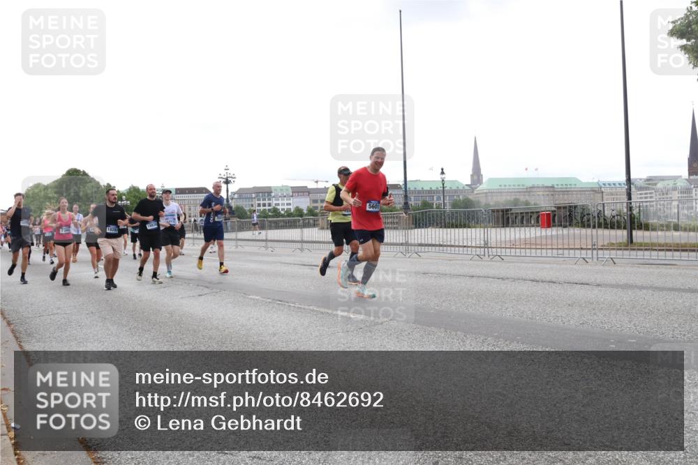 29.06.2025 - hella hamburg halbmarathon Lena Gebhardt http://msf.ph/oto/8462692 29.06.2025 10:32:06 Lombardsbrücke 127, 18283, 18838, 18931, 5601, 1235, 1311, 1373, 1879, 1987, 2349, 2384, 2672, 2831, 2832, 2943, 3022, 3221, 3239, 3358, 3365, 3396, 3397, 3424, 3571, 3681, 3707, 3751, 3752, 3778, 3822, 4314, 4365, 4605, 4877, 4924, 5156, 5496, 5601, 5658, 5743, 5965, 6160, 6218, 6252, 6640, 6718, 6727, 7135, 7239, 7295, 7334, 7344, 7535, 7570, 7695, 7789, 7816, 7898, 8124, 8127, 8175, 8304, 8538, 8620, 8787, 8806, 8914, 9078, 9104, 9125, 9206, 9478, 9812, 9883 meine-sportfotos.de