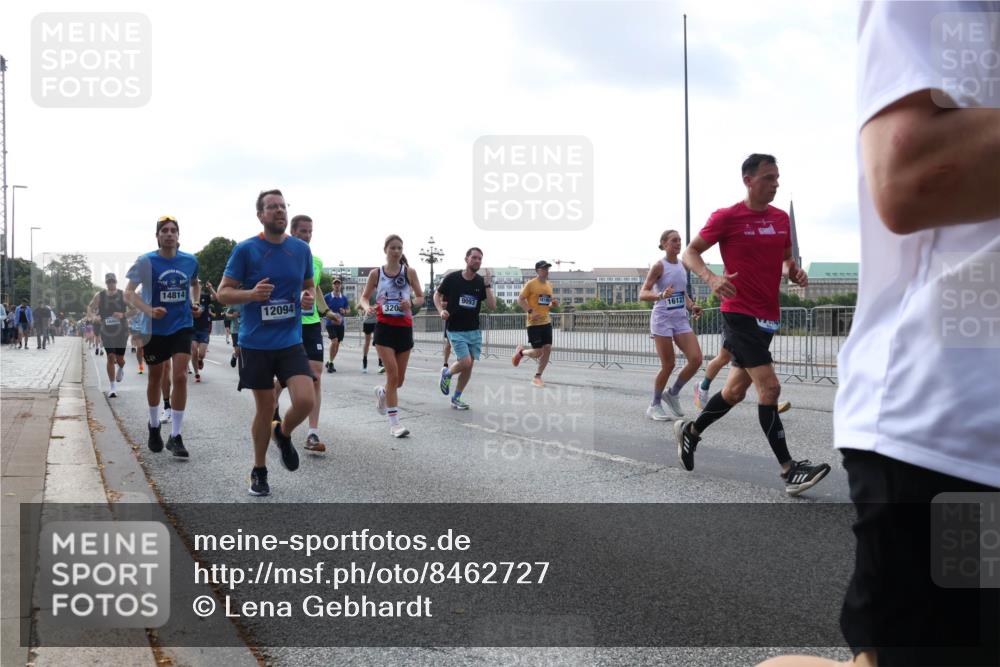 29.06.2025 - hella hamburg halbmarathon Lena Gebhardt http://msf.ph/oto/8462727 29.06.2025 09:54:57 Lombardsbrücke 14814, 12094, 320, 9093, 1200, 1549, 1817, 1942, 2222, 2367, 2442, 2470, 2561, 2592, 2596, 2670, 2816, 2955, 3208, 3209, 3258, 3562, 4017, 4121, 4816, 4832, 5399, 5447, 5638, 5705, 5706, 5884, 6027, 6266, 6290, 6389, 6723, 6819, 6923, 6978, 6991, 7087, 7274, 7335, 7659, 7908, 8117, 8142, 8371, 8374, 8437, 8482, 8487, 8657, 8693, 8889, 8916, 8981, 9031, 9038, 9051, 9093, 9159, 9476, 9661, 9710, 9869, 9924, 9931, 10057, 11333 meine-sportfotos.de