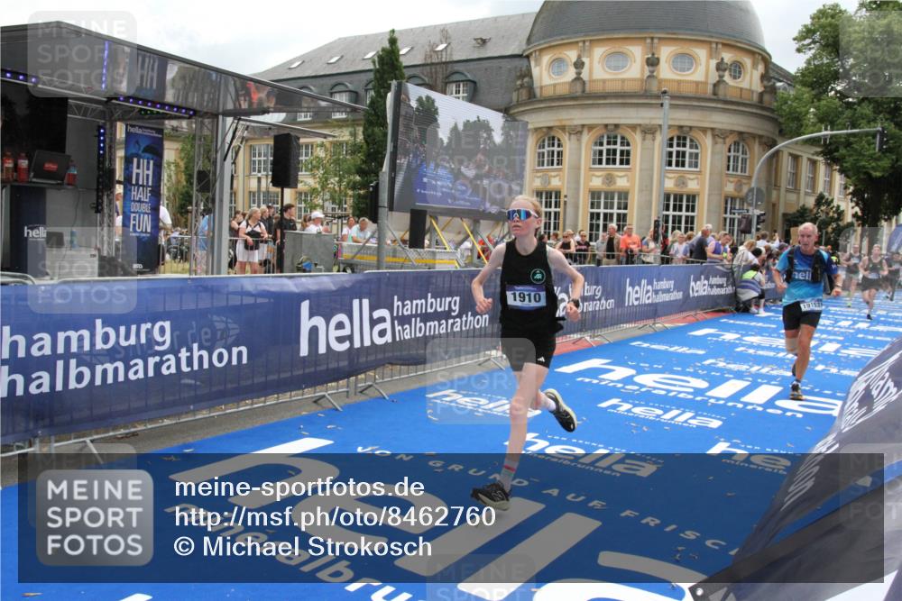 29.06.2025 - hella hamburg halbmarathon Michael Strokosch http://msf.ph/oto/8462760 29.06.2025 10:33:16 Ziel 1910, 6473, 7723, 9047, 14167, 17175, 18455 meine-sportfotos.de